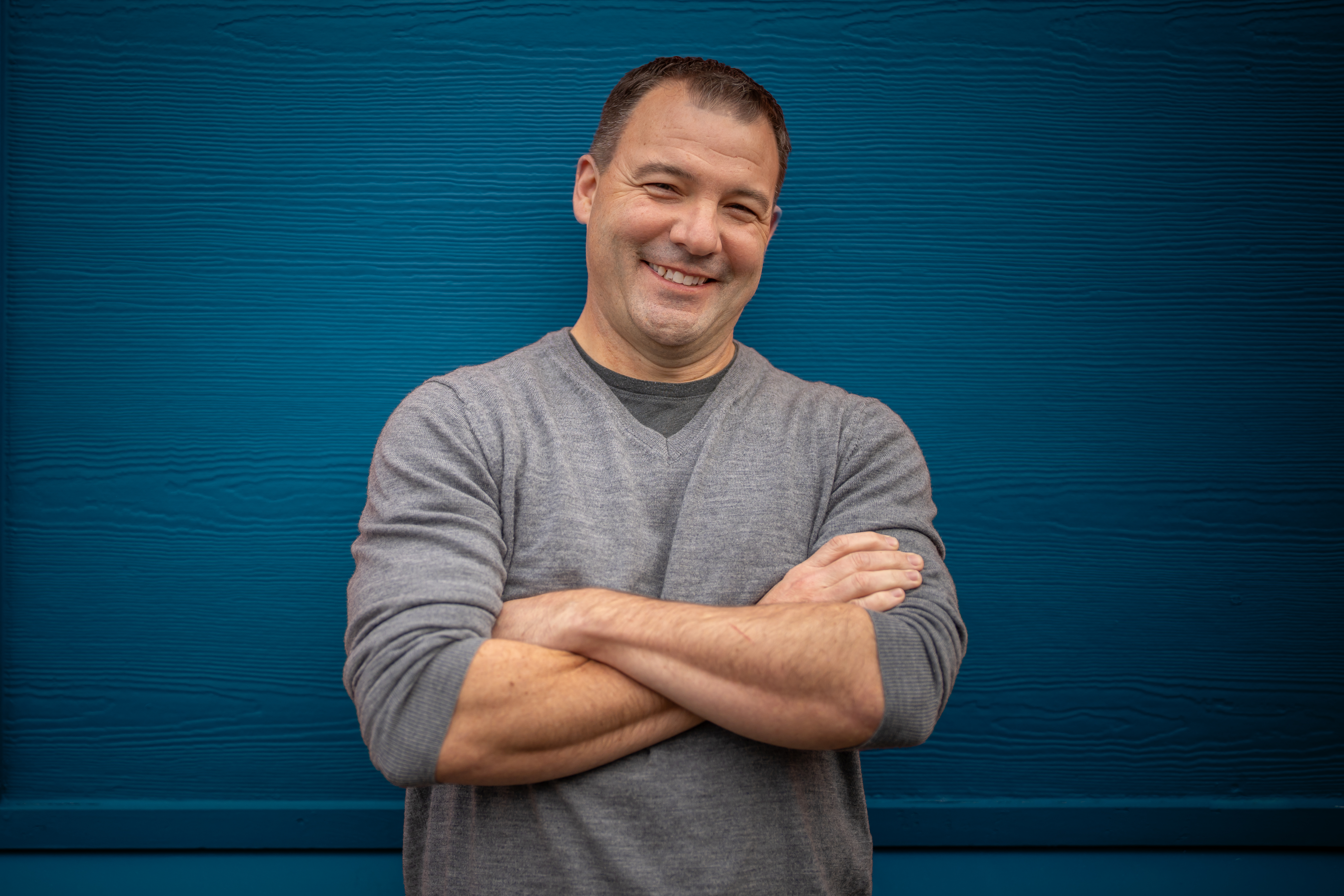 Jeff Utecht smiling with arms crossed